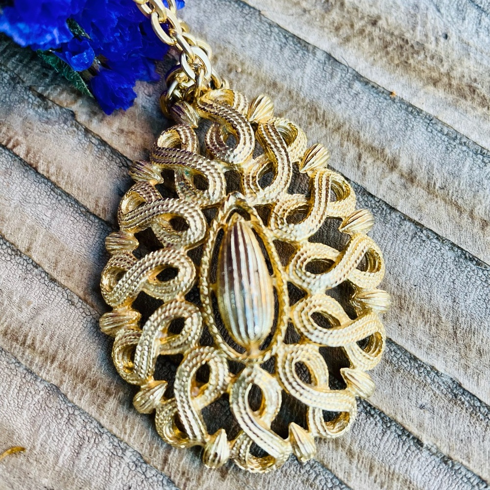 Gold Oval Scroll Pendant Necklace - Picture 4 of 8